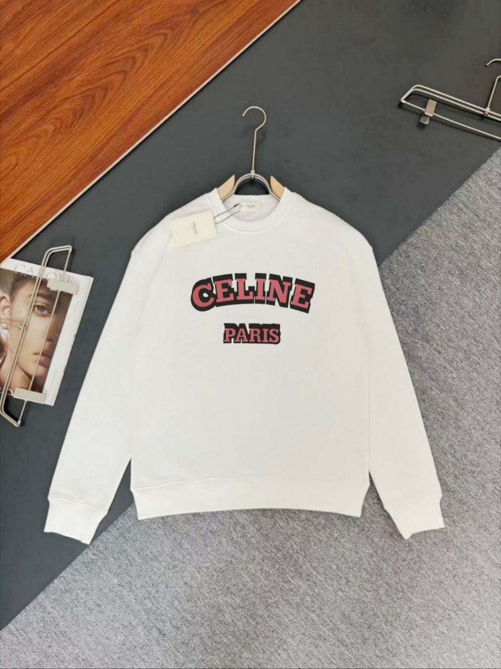 셀린느 입체 로고 그래픽 맨투맨