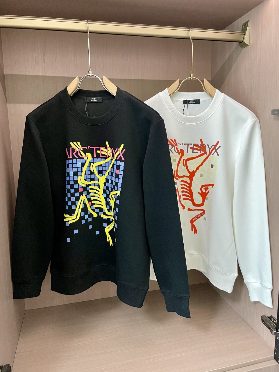 아크테릭스 운보이 그래픽 맨투맨