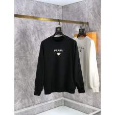 프라다 레터링 뱃지 맨투맨