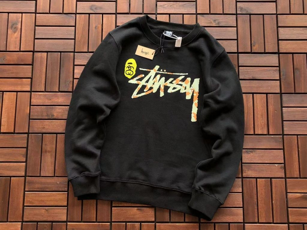 스투시 X 베이프 콜라보 골드 샤크 맨투맨