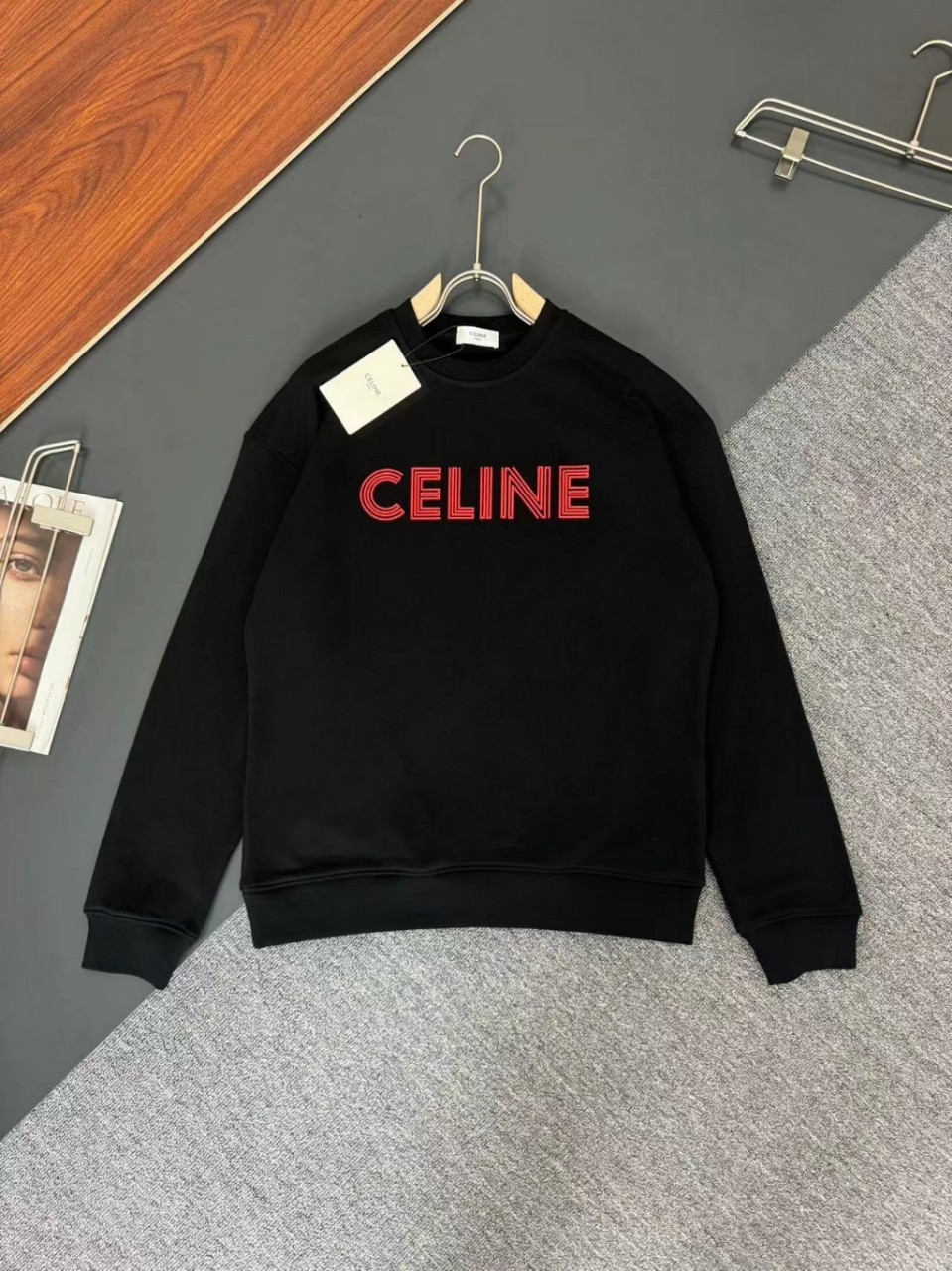 셀린느 원형 레터링 맨투맨