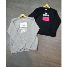 아크네 스마일 배색 맨투맨