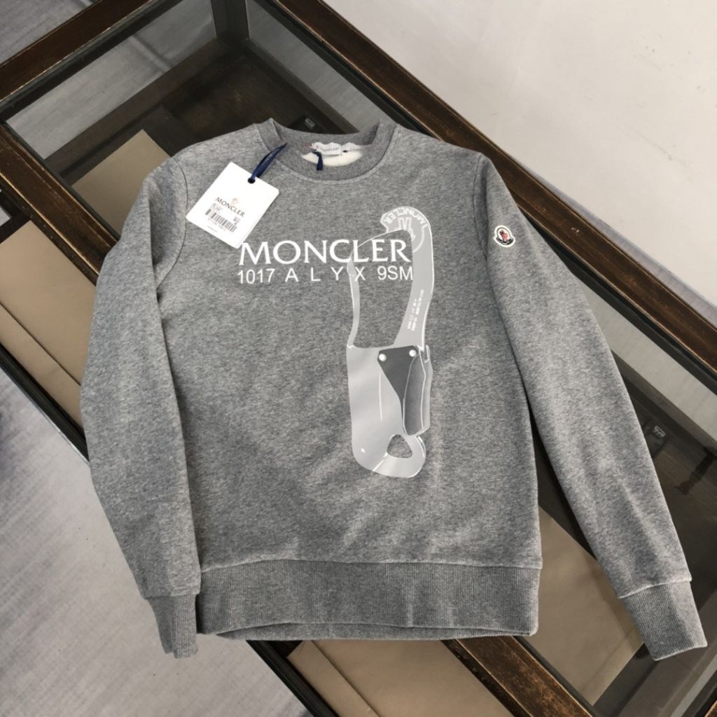 몽클레어 클립 맨투맨