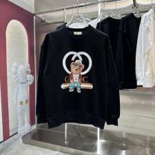 구찌 앉아있는 테디 베어 맨투맨