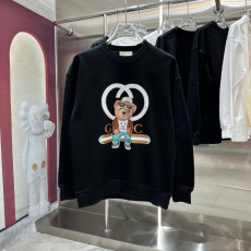 구찌 앉아있는 테디 베어 맨투맨