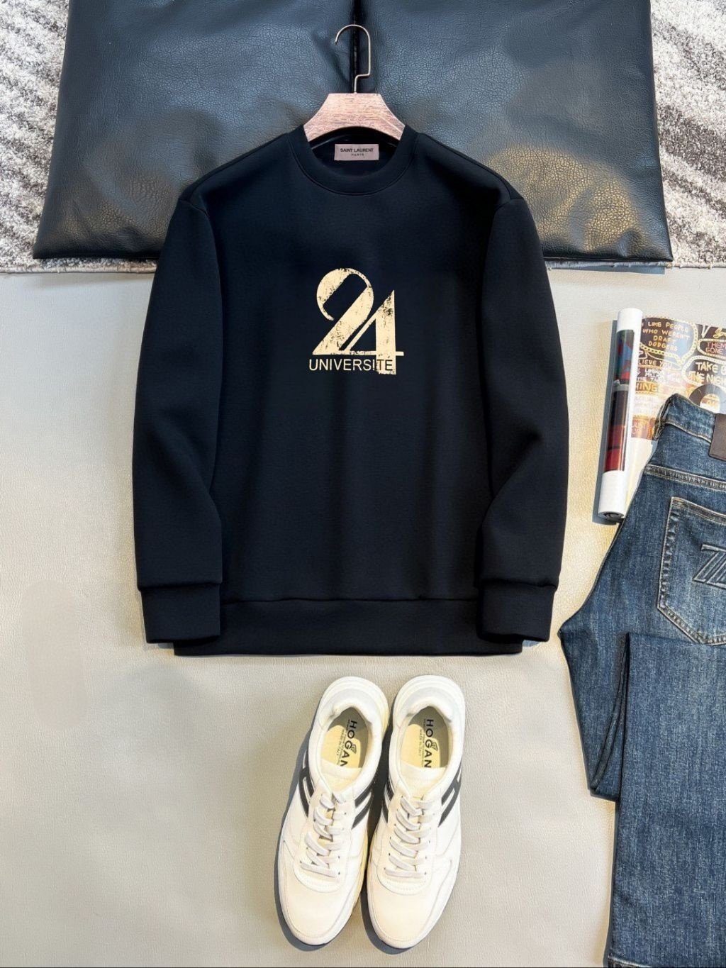 입생로랑 24 유니버시티 맨투맨