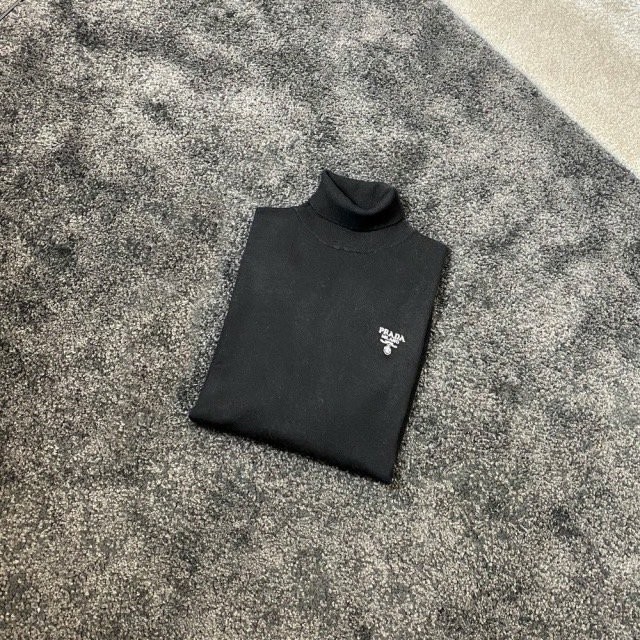 프라다 밀라노 로고 터틀넥 니트