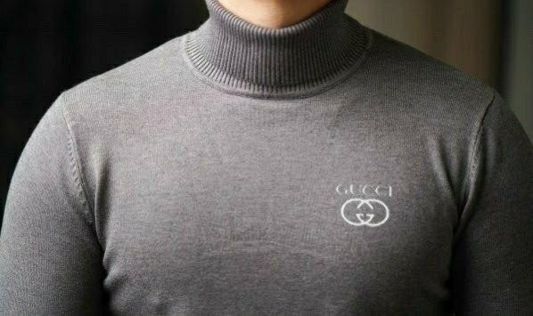 구찌 캐시미어 자수 로고 목폴라 니트