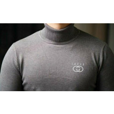 구찌 캐시미어 자수 로고 목폴라 니트