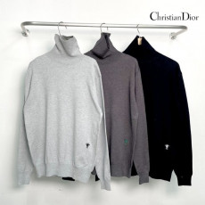 디올 포인트 벌 자수 베이직 터틀넥 니트