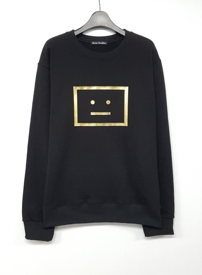 아크네 골드 페이스 맨투맨