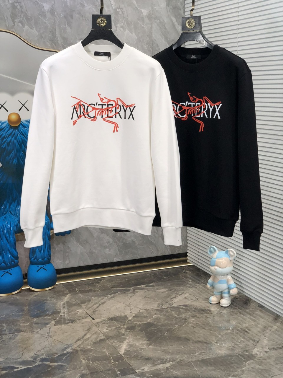 아크테릭스 테리 커스트 나염 맨투맨