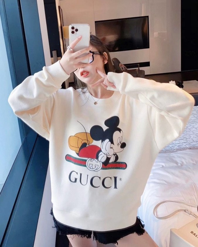 구찌 디즈니 미키마우스 맨투맨