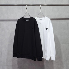 프라다 로고 와펜 맨투맨