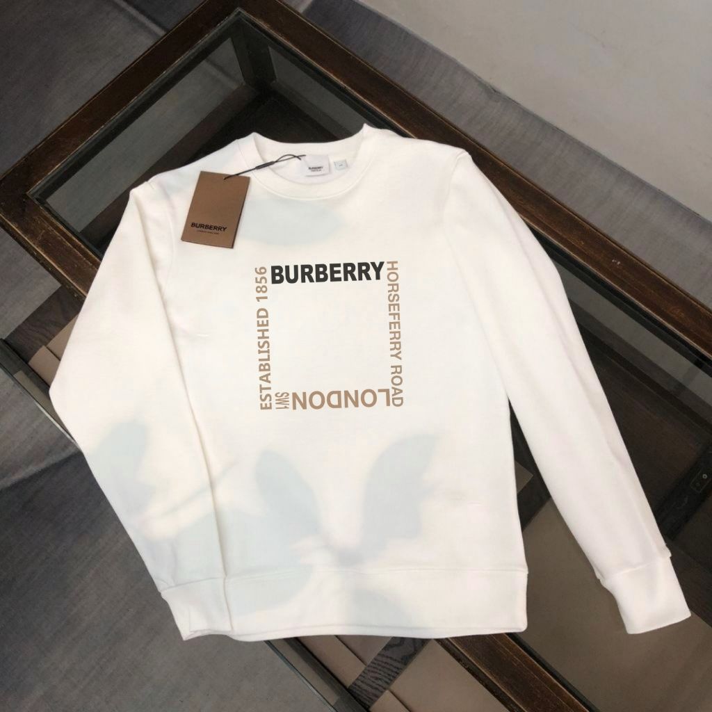 버버리 사각 호스페리 맨투맨