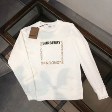 버버리 사각 호스페리 맨투맨