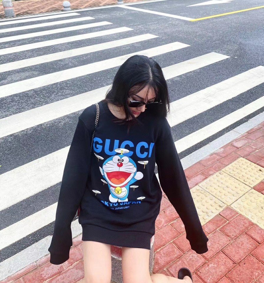 구찌 프로펠라 도라에몽 맨투맨