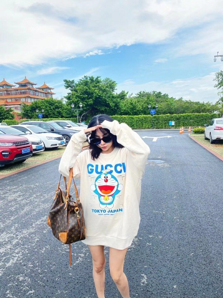 구찌 프로펠라 도라에몽 맨투맨