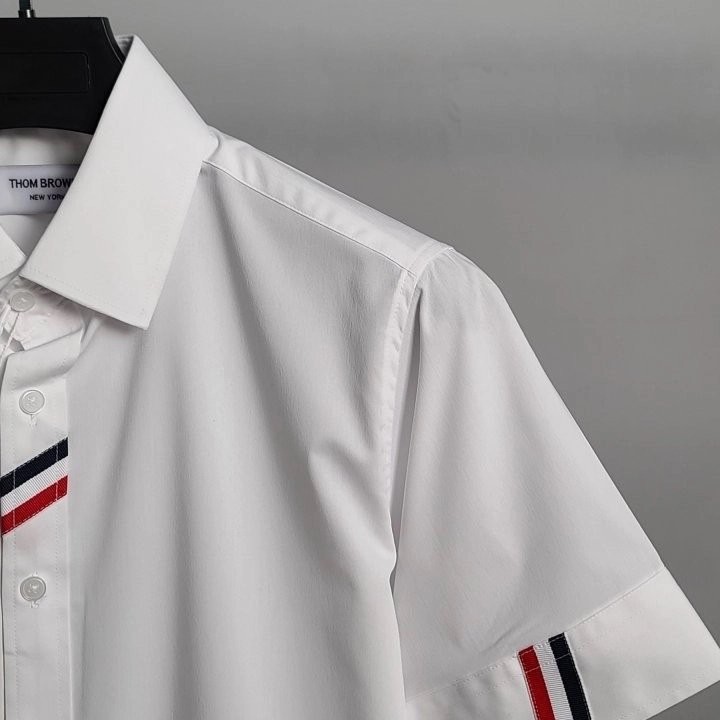 톰브라운 앞라인 소매 삼선 반팔 셔츠