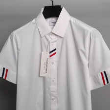 톰브라운 앞라인 소매 삼선 반팔 셔츠