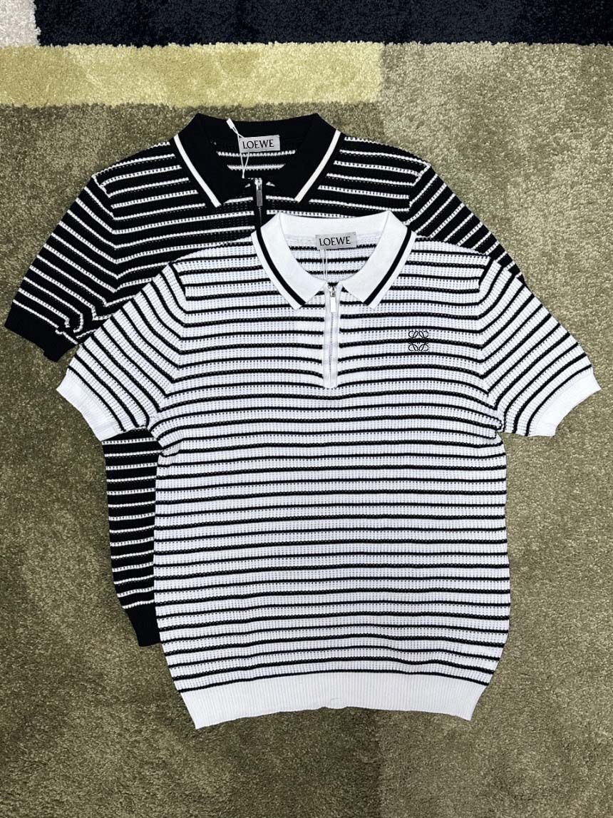 로에베 머슬 스트라이프 반집업 카라 반팔 니트