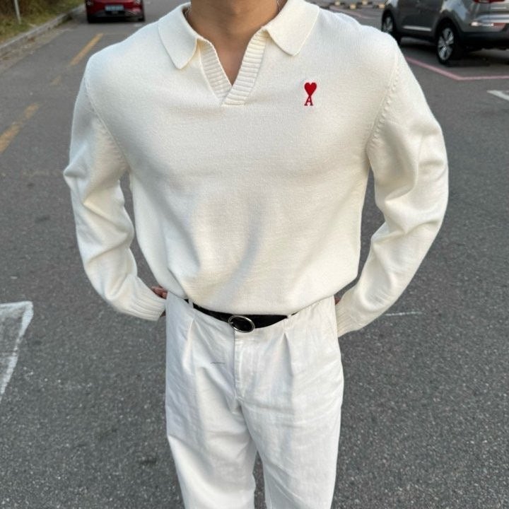 아미 스몰 레드 하트 오픈 카라 니트