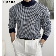 프라다 삼각 로고 터틀넥 반목 니트