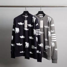 톰브라운 엠브로이드 프린팅 맨투맨