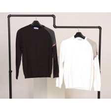 몽클레어 숄더 포인트 라운드 니트