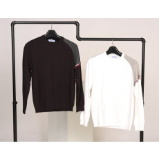 몽클레어 숄더 포인트 라운드 니트