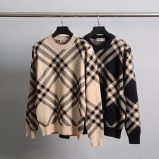 버버리 사선 체크 라운드 니트