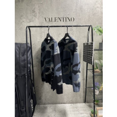 발렌티노 스터드 카모 니트