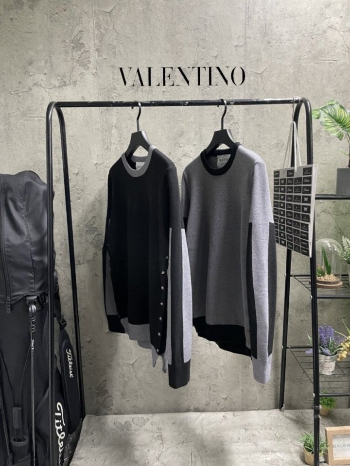 발렌티노 스터드 라인 니트