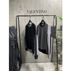 발렌티노 스터드 라인 니트