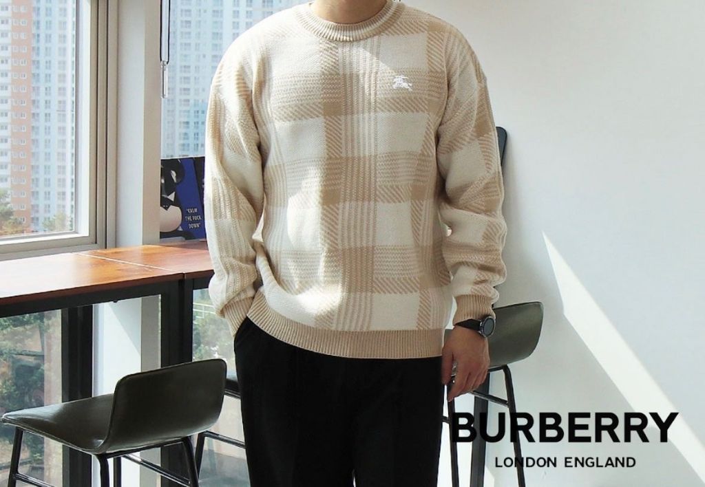 버버리 믹스 체커보드 자수 로고 라운드 니트