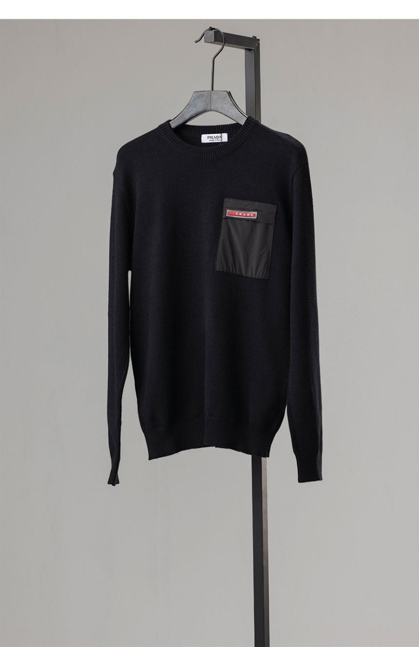 프라다 포켓 레드 로고 크루넥 스웨터 니트