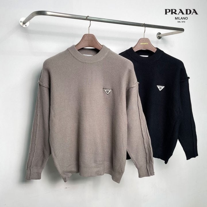 프라다 삼각 로고 데끼 절개 니트