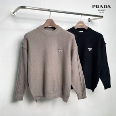 프라다 삼각 로고 데끼 절개 니트