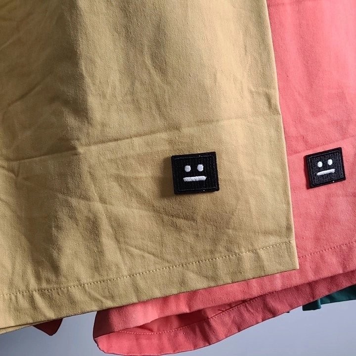 아크네 블랙 스마일 패치 5부 반바지