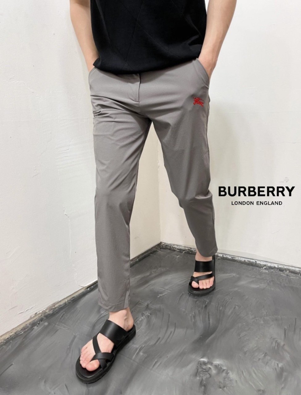 버버리 레드 기사 자수 로고 아이스 슬랙스 (바지)