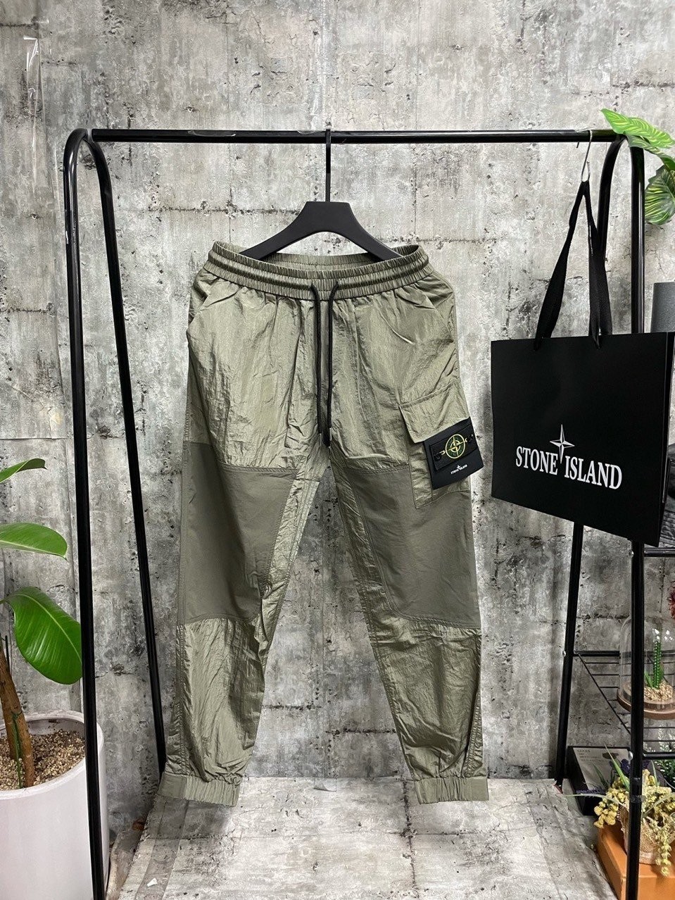 스톤아일랜드 메탈 카고 조거 팬츠 (바지)