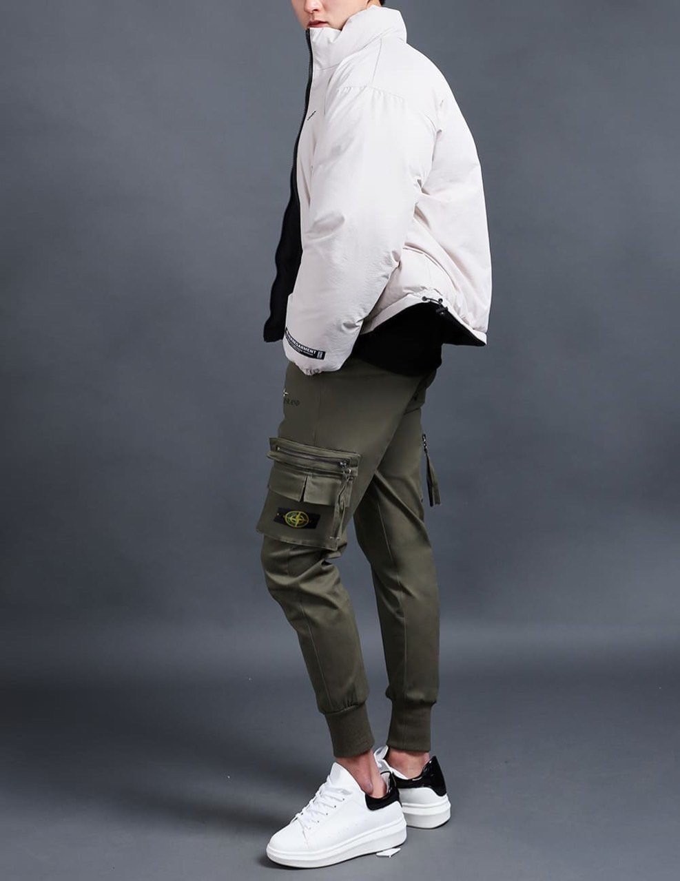 스톤아일랜드 체스트 로고 포켓 조거 팬츠 (바지)