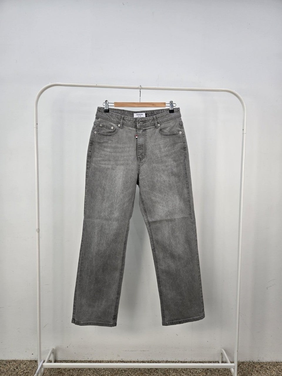 톰브라운 세미 일자 그레이 청바지