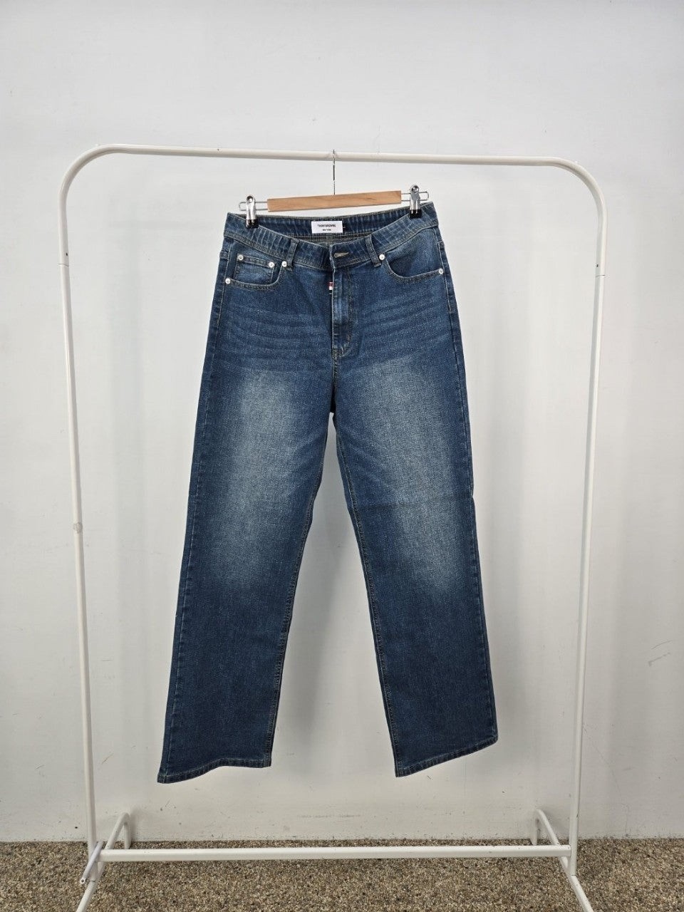 톰브라운 세미 일자 중 청바지