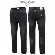 톰브라운 블랙 미디움 테이퍼드 청바지