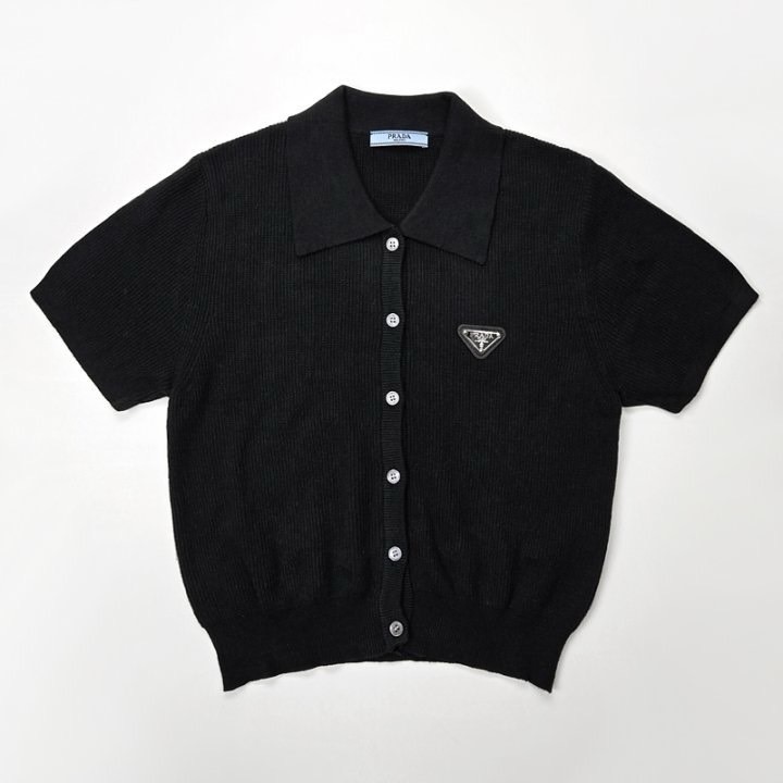 프라다 여성 카라 반팔 가디건