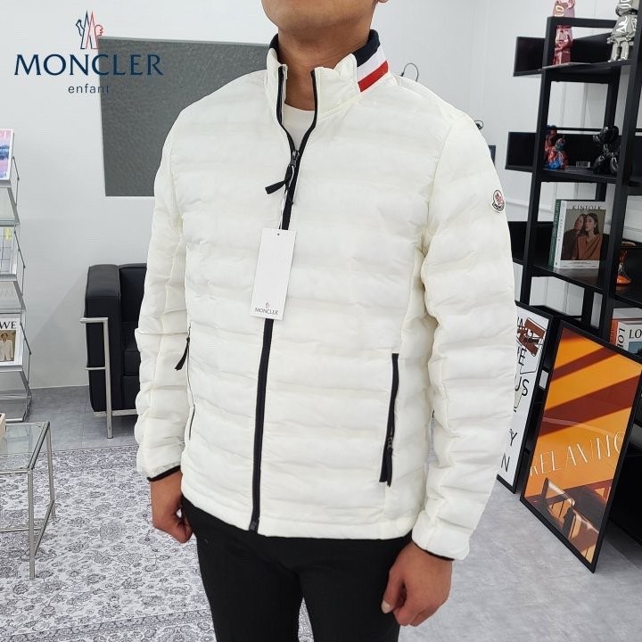 몽클레어 엠보 경량 패딩