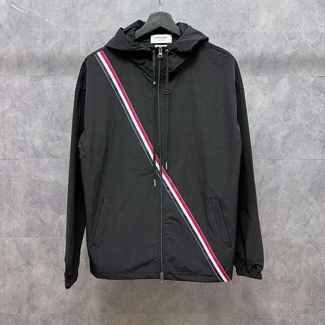 톰브라운 사선 스트라이프 바람막이