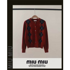 미우미우 여성 25-860 아가일 라인 니트 가디건