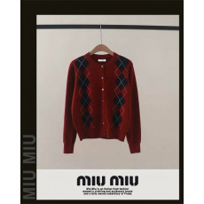 미우미우 여성 25-860 아가일 라인 니트 가디건